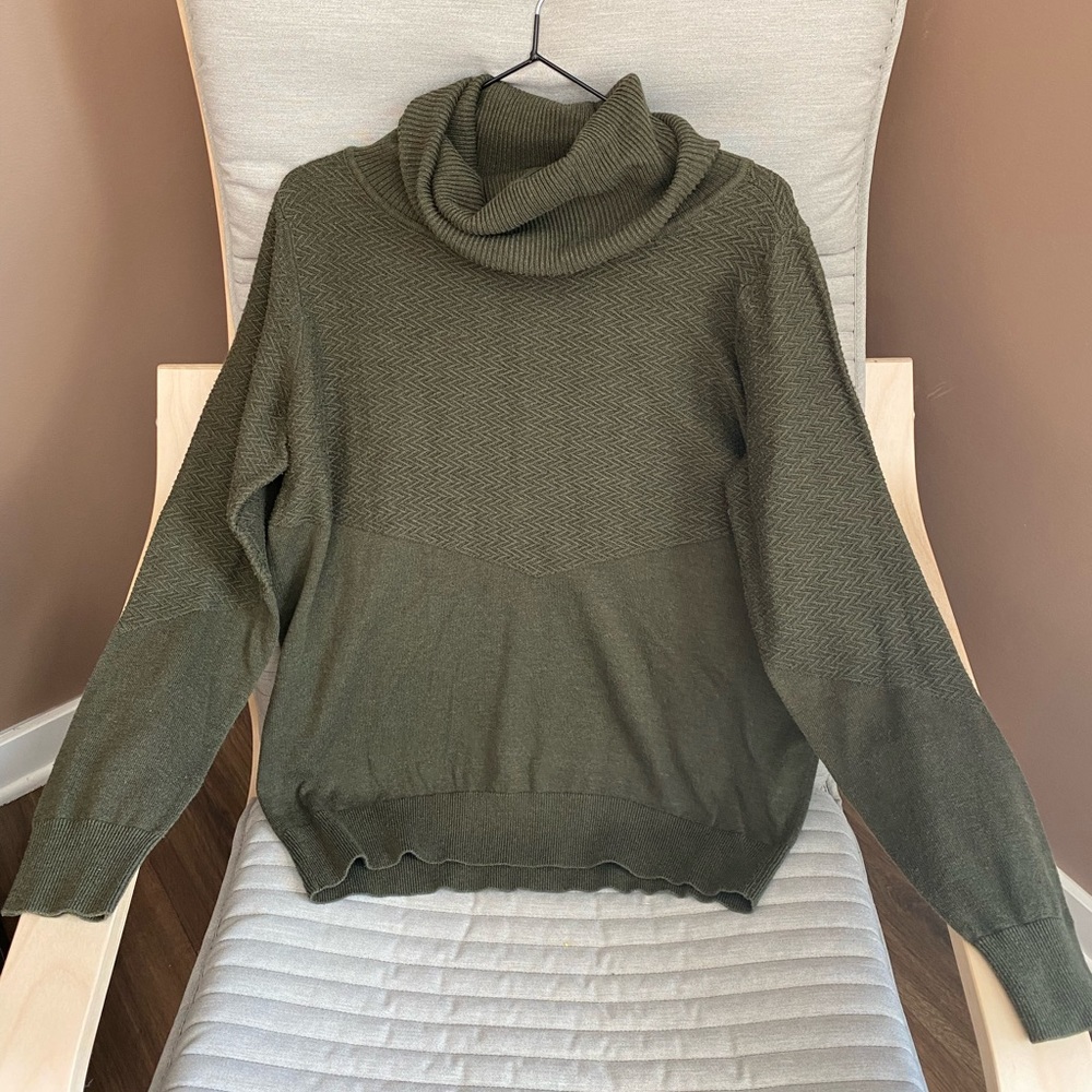 Lole sweater size XL.